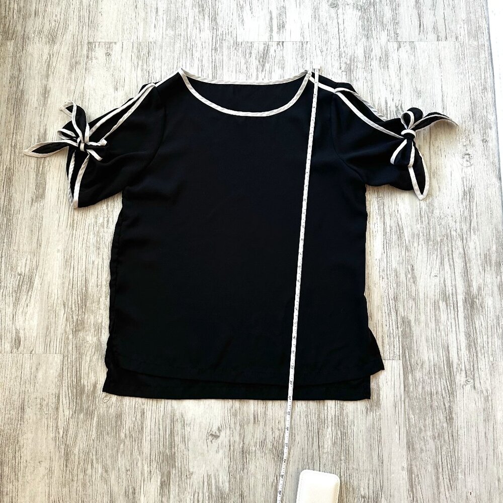 Cute Bow accent short sleeve shirt